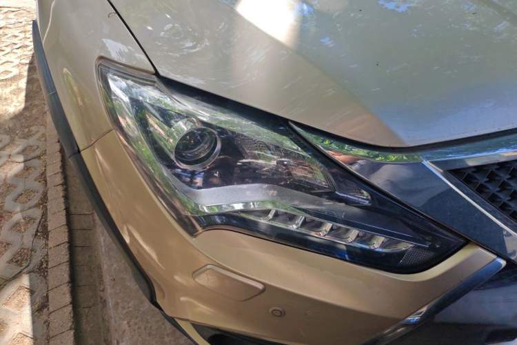Used BYD Tang New Energy 2015 2.0T Four-Wheel-Drive Flagship Model Right Front Headlight