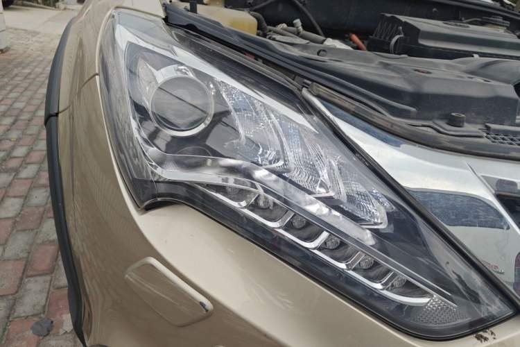 Used BYD Tang New Energy 2015 2.0T Four-Wheel-Drive Flagship Model Right Front Headlight