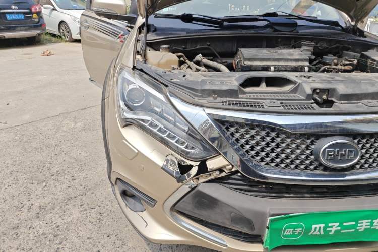 Used BYD Tang New Energy 2015 2.0T Four-Wheel-Drive Flagship Model Right Front Headlight