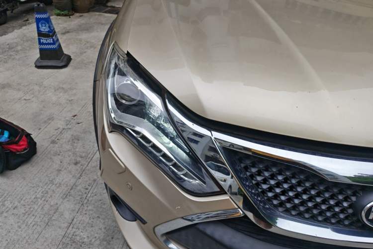 Used BYD Tang New Energy 2015 2.0T Four-Wheel-Drive Flagship Model Right Front Headlight