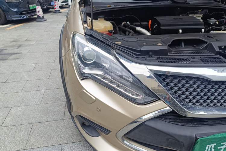 Used BYD Tang New Energy 2015 2.0T Four-Wheel-Drive Flagship Model Right Front Headlight