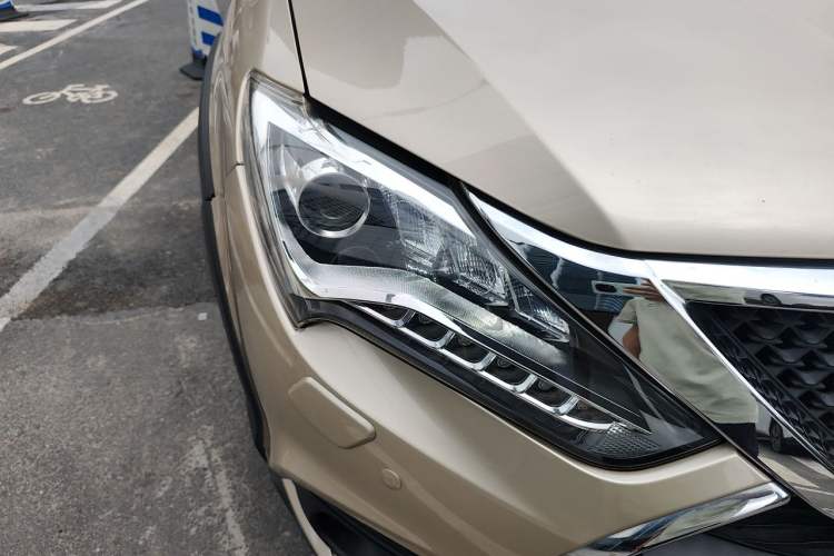 Used BYD Tang New Energy 2015 2.0T Four-Wheel-Drive Flagship Model Right Front Headlight