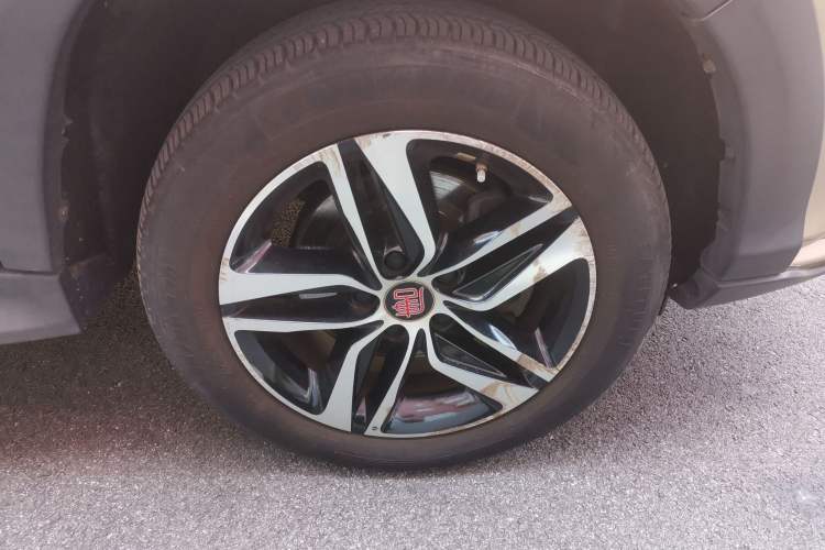 Used BYD Tang New Energy 2015 2.0T Four-Wheel-Drive Flagship Model Right Front Wheel Hub