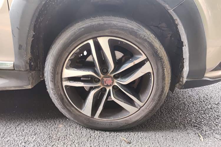 Used BYD Tang New Energy 2015 2.0T Four-Wheel Drive Luxury Model Right Front Wheel Hub