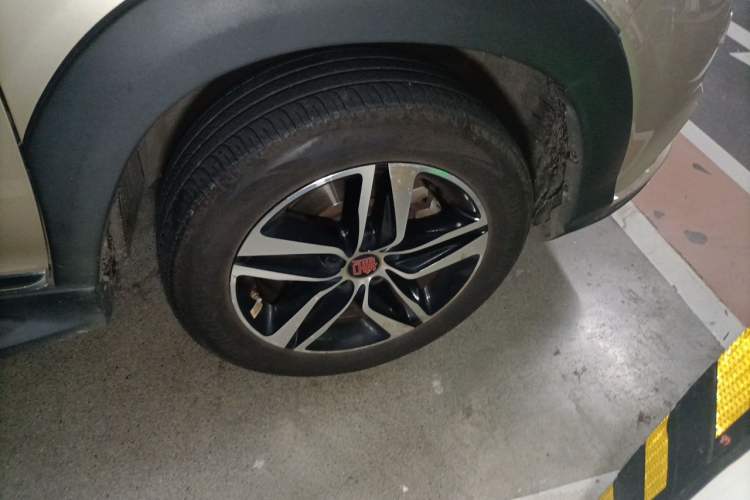 Used BYD Tang New Energy 2015 2.0T Four-Wheel-Drive Flagship Model Right Front Wheel Hub