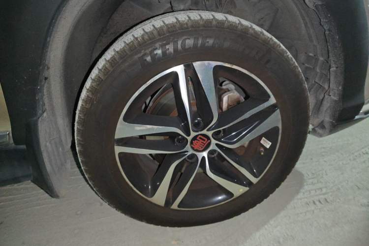 Used BYD Tang New Energy 2015 2.0T Four-Wheel-Drive Flagship Model Right Front Wheel Hub