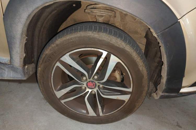 Used BYD Tang New Energy 2015 2.0T Four-Wheel-Drive Flagship Model Right Front Wheel Hub