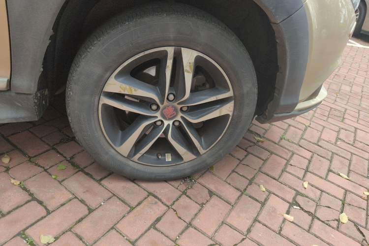 Used BYD Tang New Energy 2015 2.0T Four-Wheel-Drive Flagship Model Right Front Wheel Hub