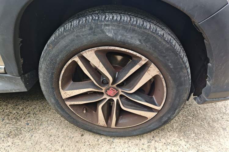 Used BYD Tang New Energy 2015 2.0T Four-Wheel-Drive Flagship Model Right Front Wheel Hub