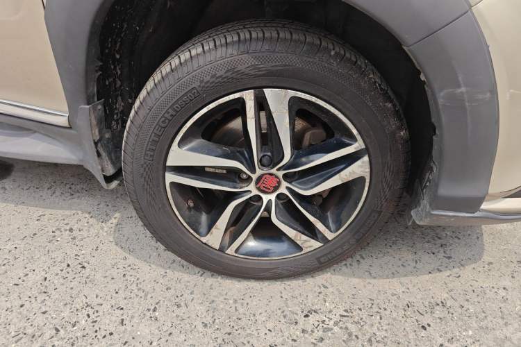 Used BYD Tang New Energy 2015 2.0T Four-Wheel-Drive Flagship Model Right Front Wheel Hub