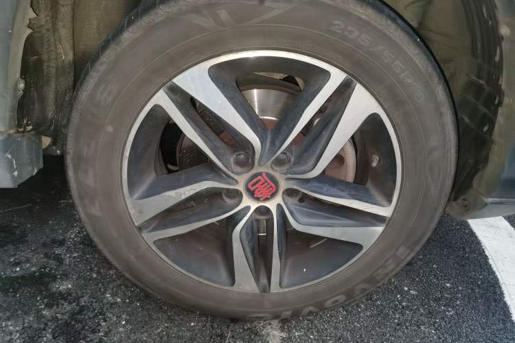 Used BYD Tang New Energy 2015 2.0T Four-Wheel-Drive Flagship Model Right Front Wheel Hub