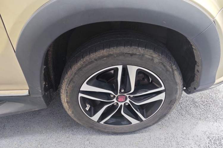 Used BYD Tang New Energy 2015 2.0T Four-Wheel-Drive Flagship Model Right Front Wheel Hub