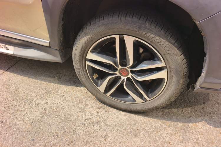 Used BYD Tang New Energy 2015 2.0T Four-Wheel-Drive Flagship Model Right Front Wheel Hub