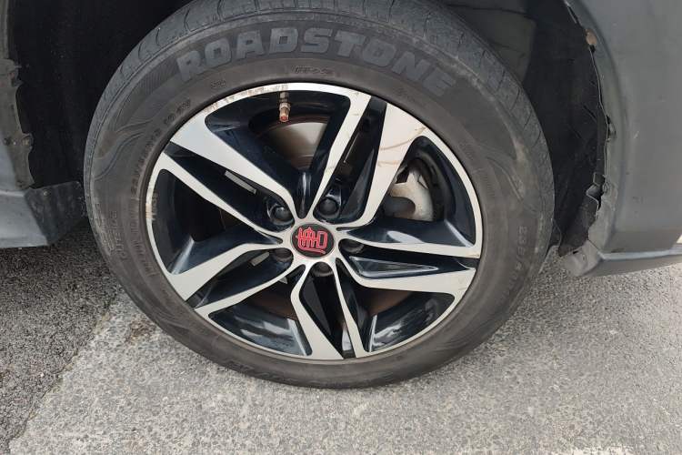Used BYD Tang New Energy 2015 2.0T Four-Wheel-Drive Flagship Model Right Front Wheel Hub