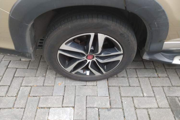 Used BYD Tang New Energy 2015 2.0T Four-Wheel-Drive Flagship Model Right Rear Wheel Hub