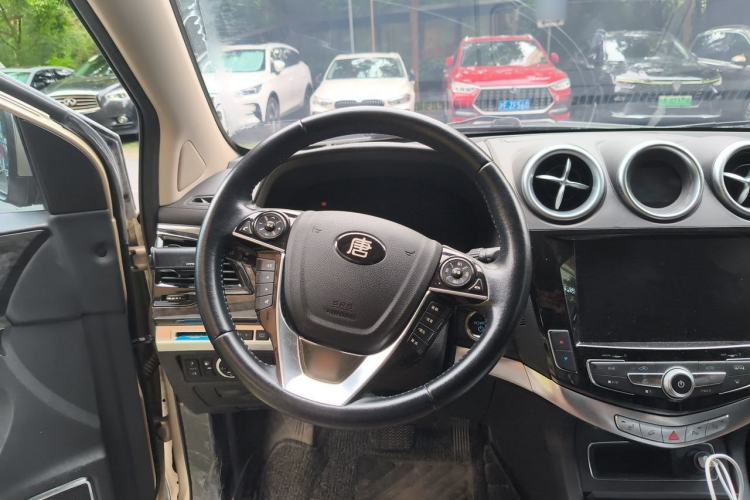 Used BYD Tang New Energy 2015 2.0T Four-Wheel-Drive Flagship Model Steering Wheel