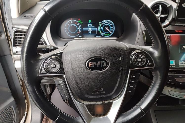 Used BYD Tang New Energy 2015 2.0T Four-Wheel Drive Luxury Model Steering Wheel
