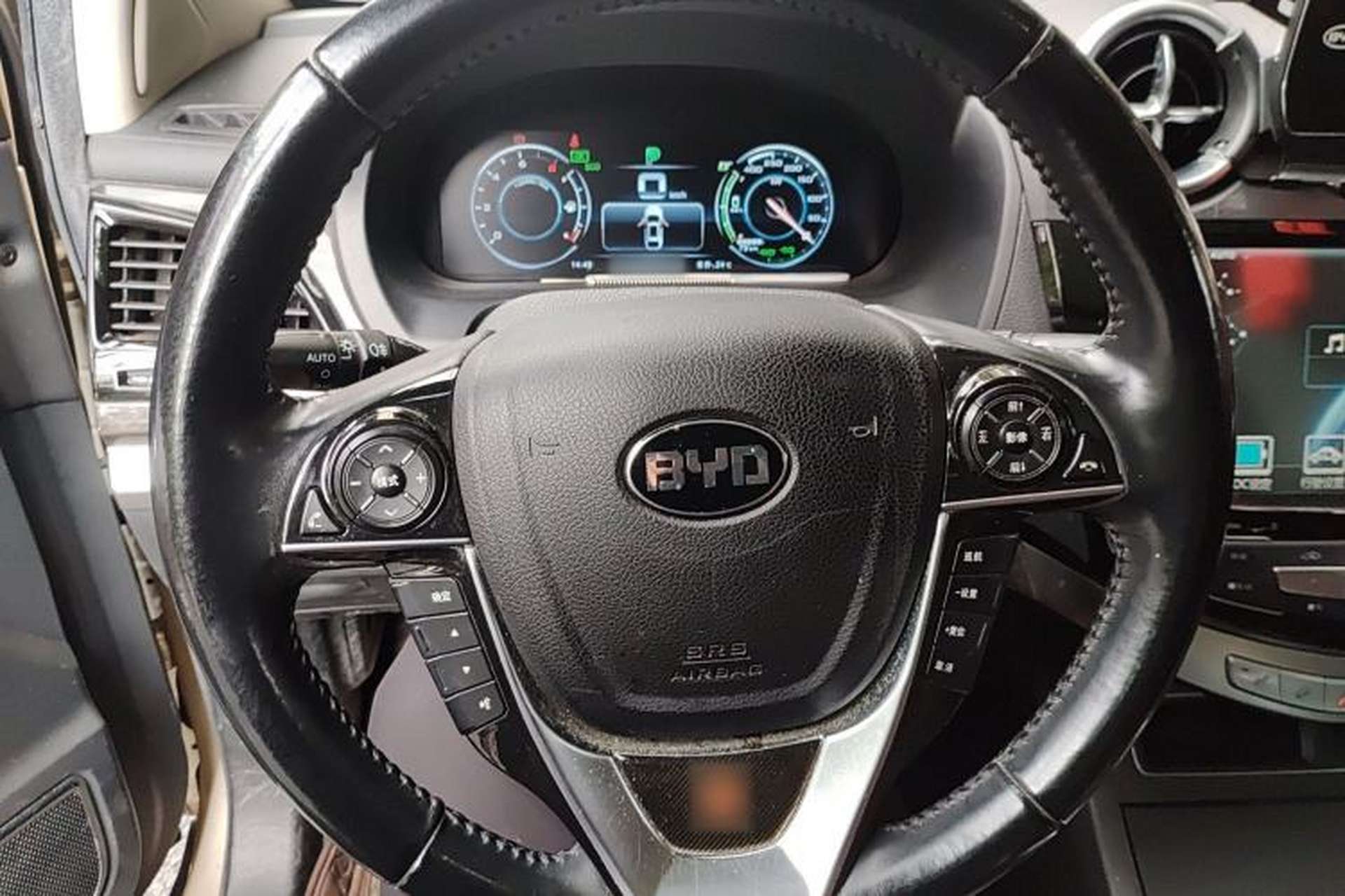 Used BYD Tang New Energy 2015 2.0T Four-Wheel Drive Luxury Model Steering Wheel