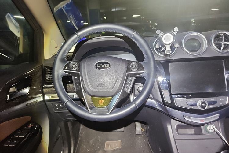Used BYD Tang New Energy 2015 2.0T Four-Wheel-Drive Flagship Model Steering Wheel