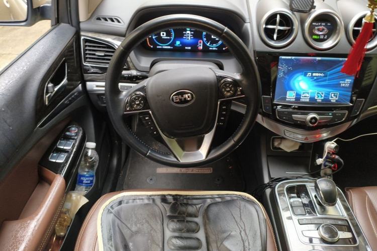 Used BYD Tang New Energy 2015 2.0T Four-Wheel-Drive Flagship Model Steering Wheel