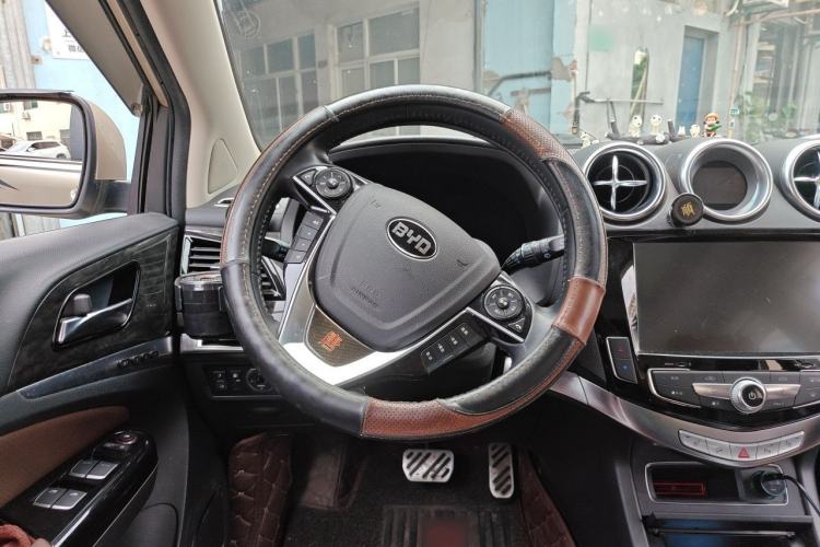 Used BYD Tang New Energy 2015 2.0T Four-Wheel-Drive Flagship Model Steering Wheel