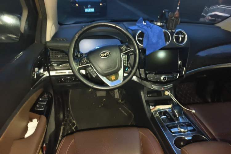 Used BYD Tang New Energy 2015 2.0T Four-Wheel-Drive Flagship Model Steering Wheel