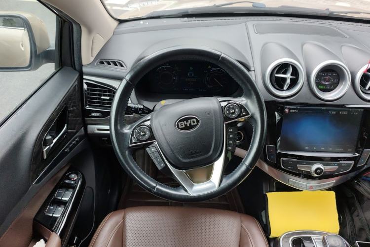 Used BYD Tang New Energy 2015 2.0T Four-Wheel-Drive Flagship Model Steering Wheel