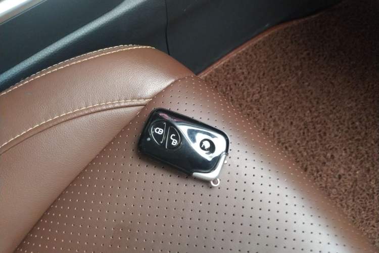 Used BYD Tang New Energy 2015 2.0T Four-Wheel-Drive Flagship Model Vehicle Key