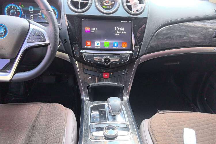 Used BYD Tang New Energy 2017 2.0T All-Wheel Drive Hyatt Model Audio And AC Panel