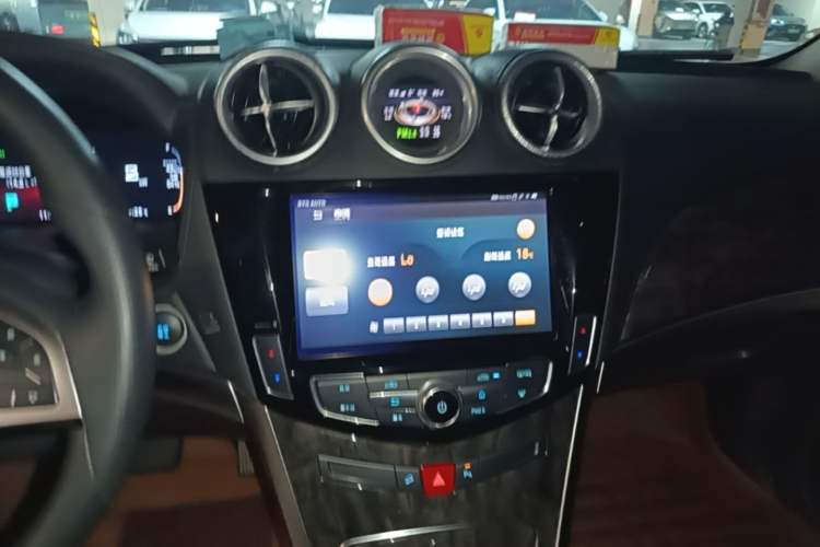 Used BYD Tang New Energy 2017 2.0T All-Wheel Drive Haoya Model 7 Seats Audio And AC Panel