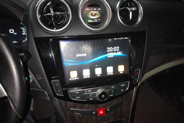 Used BYD Tang New Energy 2017 2.0T All-Wheel Drive Haoya Model 7 Seats Audio And AC Panel