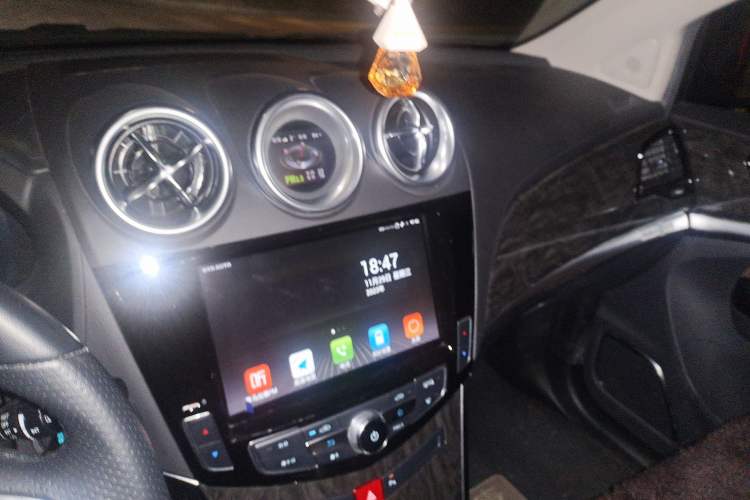 Used BYD Tang New Energy 2017 2.0T All-Wheel Drive Hyatt Model Audio And AC Panel