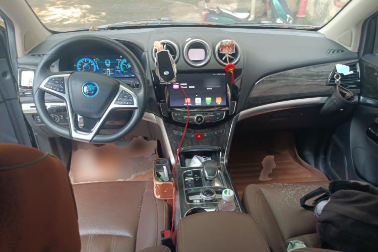 Used BYD Tang New Energy 2017 2.0T Tang 100 Center Console