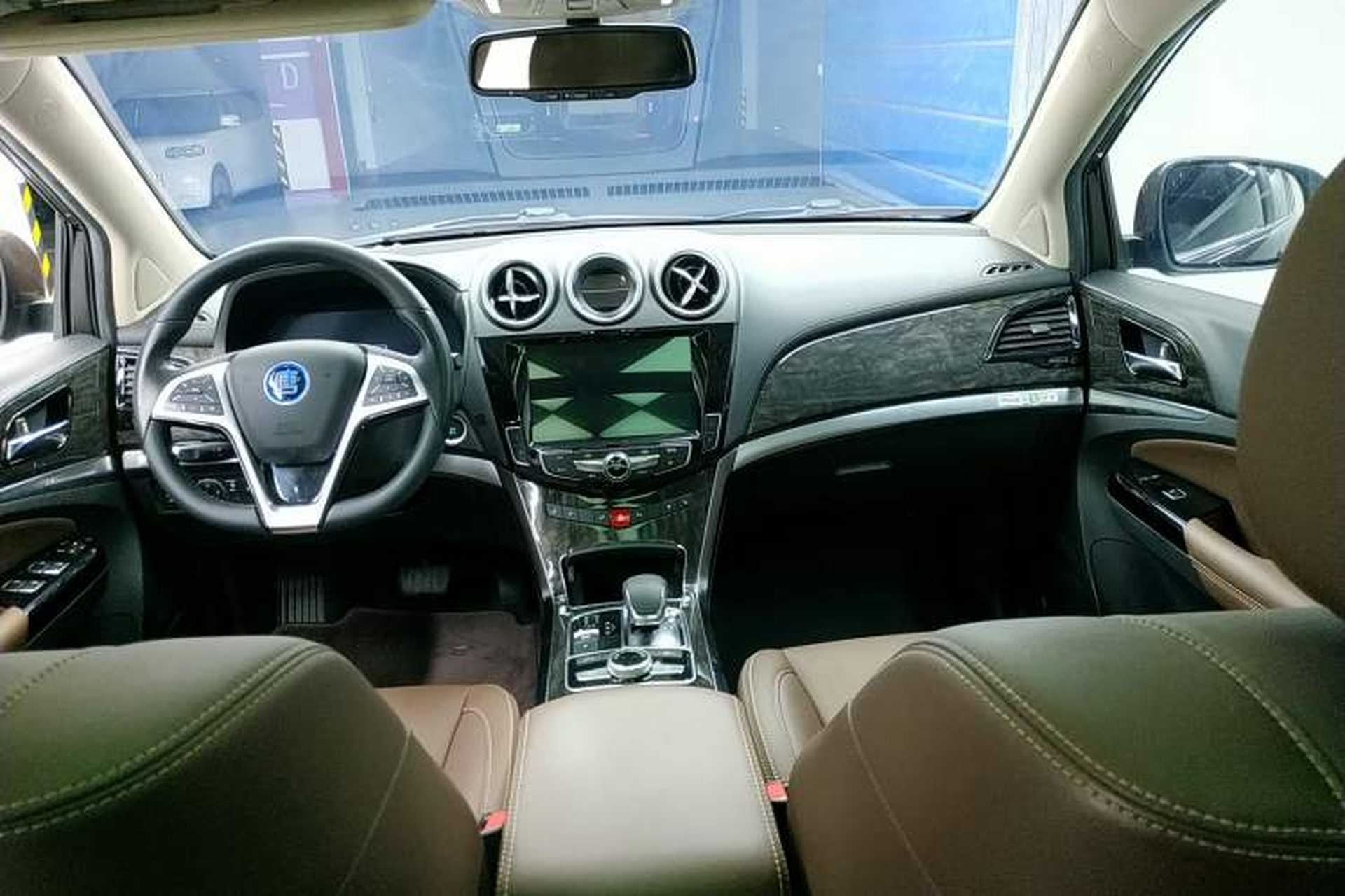 Used BYD Tang New Energy 2017 2.0T Tang 100 Center Console