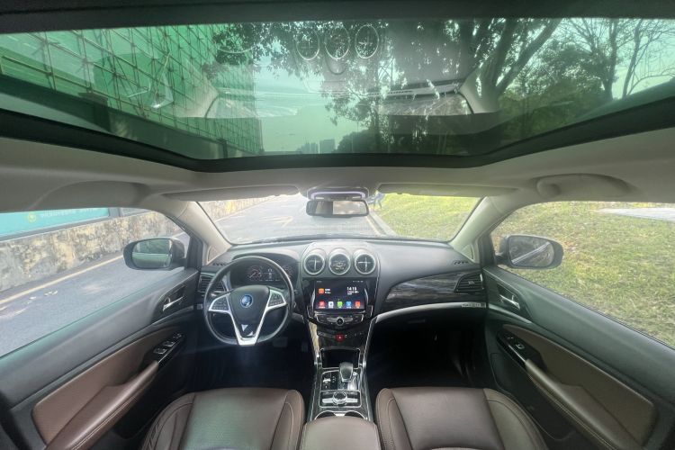 Used BYD Tang New Energy 2017 2.0T Tang 100 Center Console