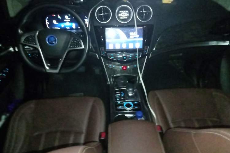 Used BYD Tang New Energy 2017 2.0T Tang 100 Center Console