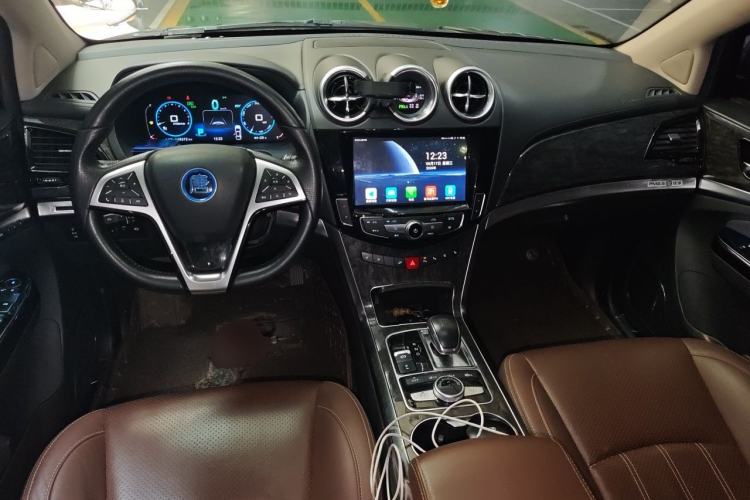 Used BYD Tang New Energy 2017 2.0T Tang 100 Center Console