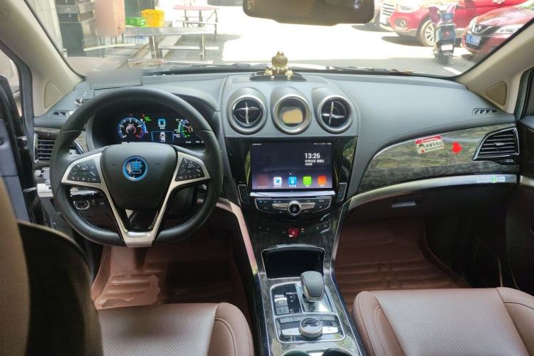 Used BYD Tang New Energy 2017 2.0T Tang 100 Center Console