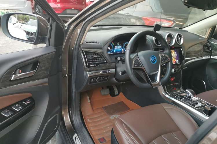 Used BYD Tang New Energy 2017 2.0T All-Wheel Drive Hyatt Model Driver Seat