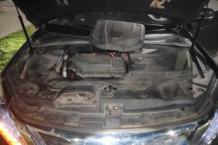 Used BYD Tang New Energy 2017 2.0T All-Wheel Drive Haoya Model 7 Seats Engine Bay