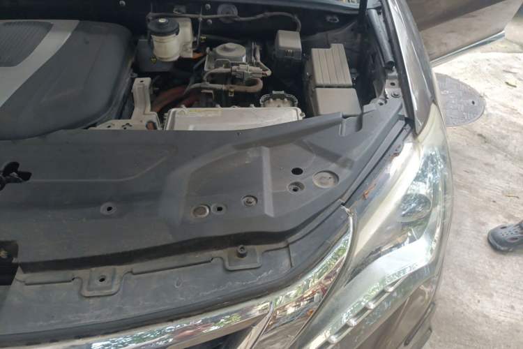 Used BYD Tang New Energy 2017 2.0T Tang 100 Engine Bay Left