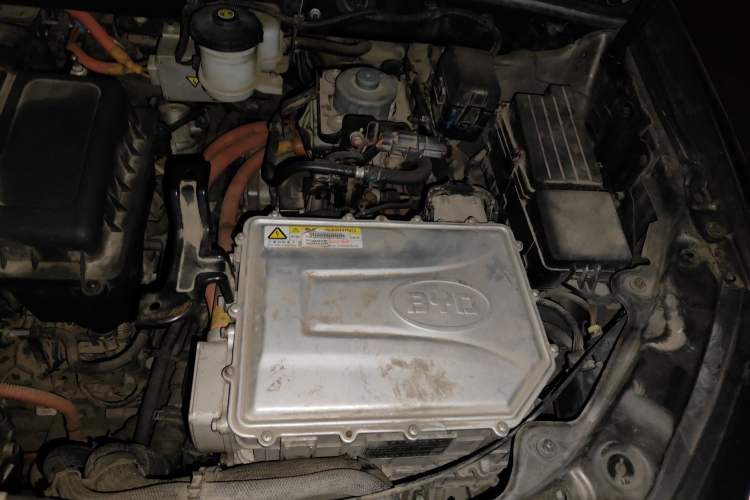 Used BYD Tang New Energy 2017 2.0T All-Wheel Drive Hyatt Model Engine Bay Left