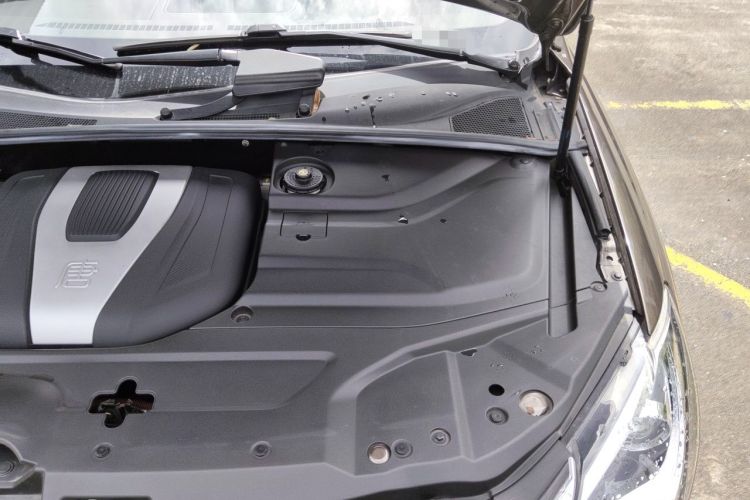 Used BYD Tang New Energy 2017 2.0T Tang 100 Engine Bay Left