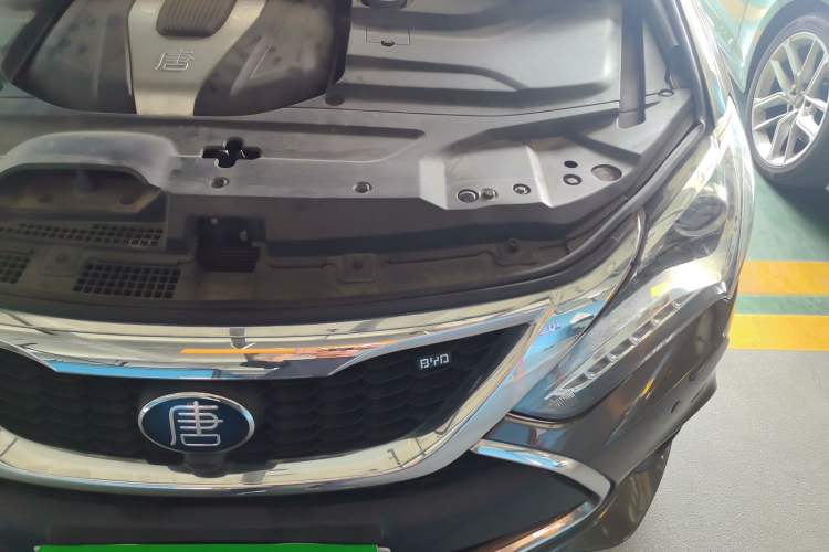 Used BYD Tang New Energy 2017 2.0T Tang 100 Engine Bay Left