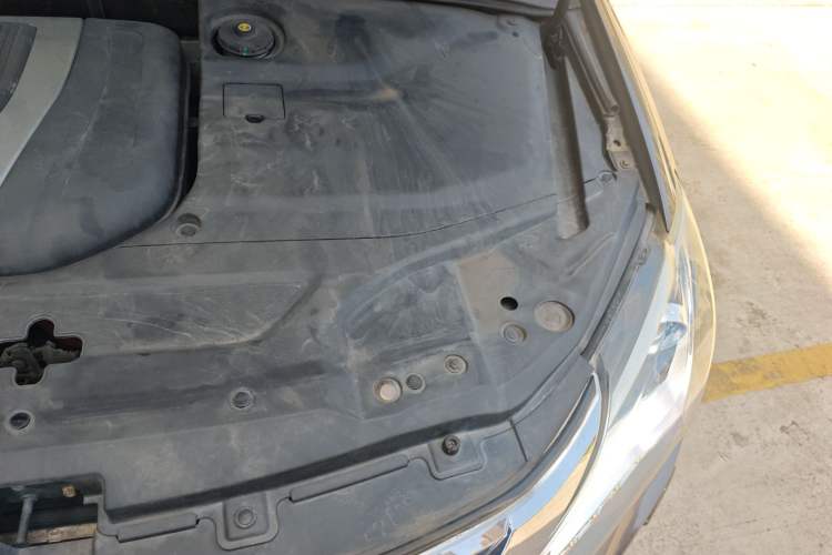 Used BYD Tang New Energy 2017 2.0T Tang 100 Engine Bay Left