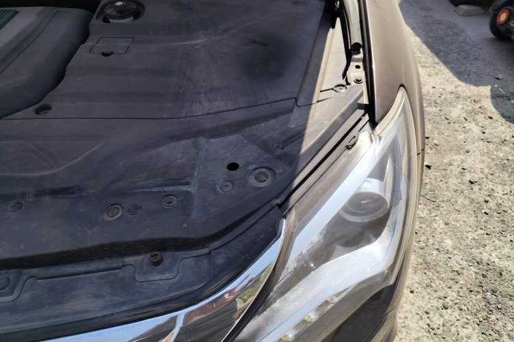 Used BYD Tang New Energy 2017 2.0T Tang 100 Engine Bay Left