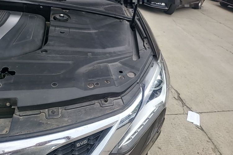 Used BYD Tang New Energy 2017 2.0T All-Wheel Drive Luxury Model Engine Bay Left