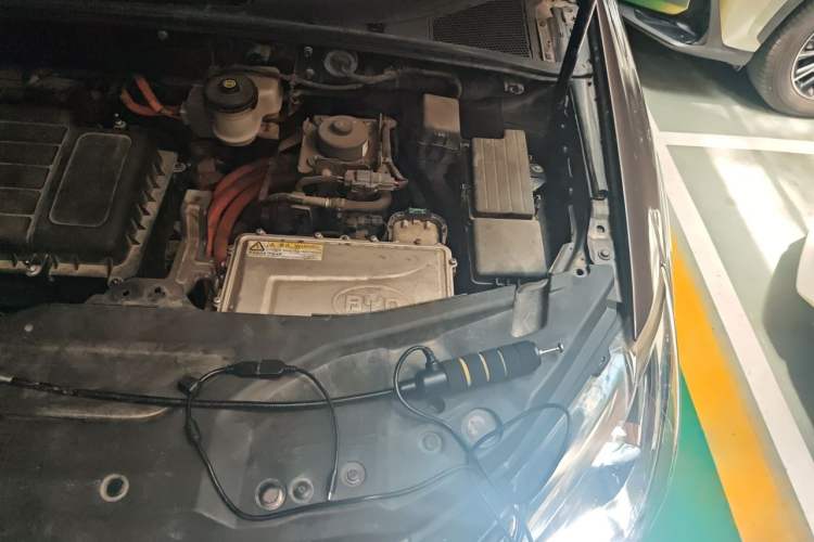 Used BYD Tang New Energy 2017 2.0T Tang 100 Engine Bay Left