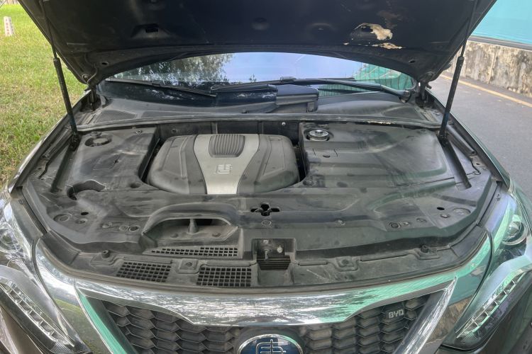 Used BYD Tang New Energy 2017 2.0T Tang 100 Engine Bay