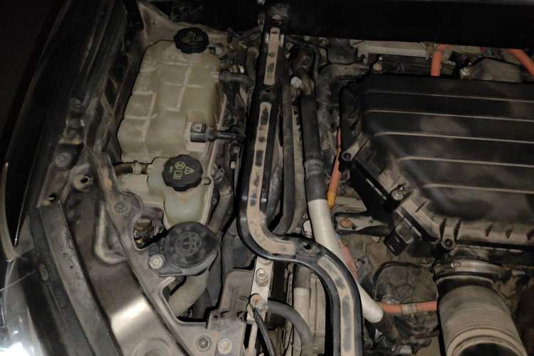Used BYD Tang New Energy 2017 2.0T All-Wheel Drive Hyatt Model Engine Bay Right